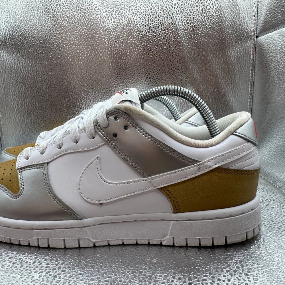 Size 9.5 Nike‎ Dunk Low Womens Gold White Silver Athletic Sneakers DH4403-700 - Picture 7 of 11